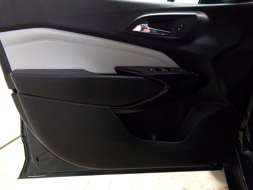 New 2025 Chevrolet Trax LT w/ Driver Confidence Package image 13