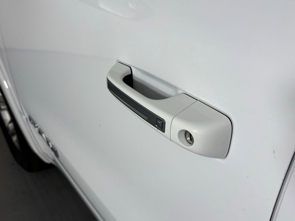 Used 2022 RAM 1500 Laramie AWD/4WD image 12