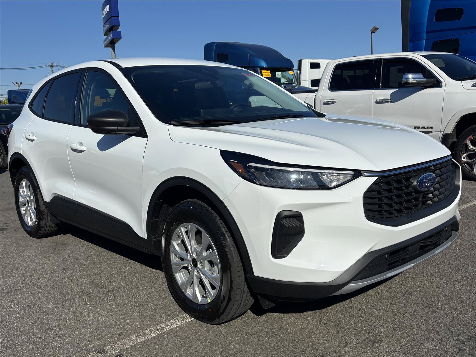 New 2026 Ford Escape Active w/ Tech Pack #1 AWD/4WD image 2