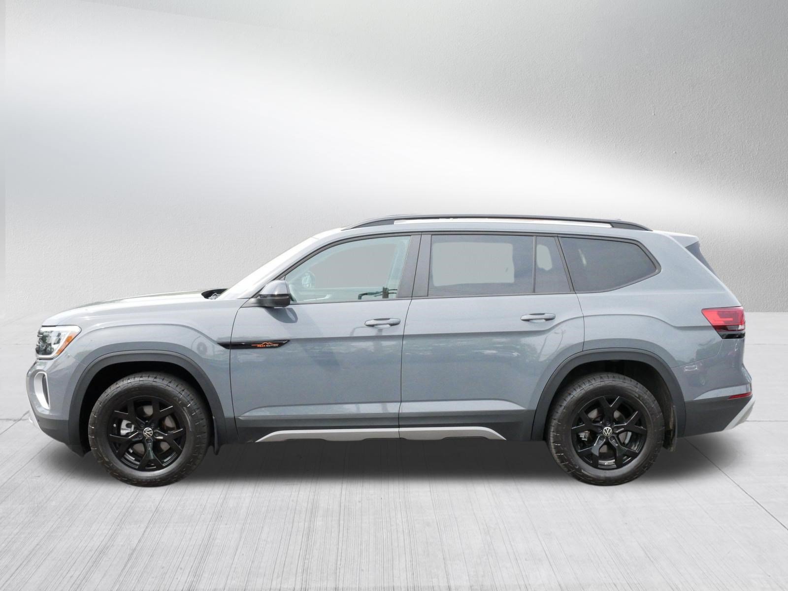 Certified 2024 Volkswagen Atlas Peak Edition SEL AWD/4WD image 4