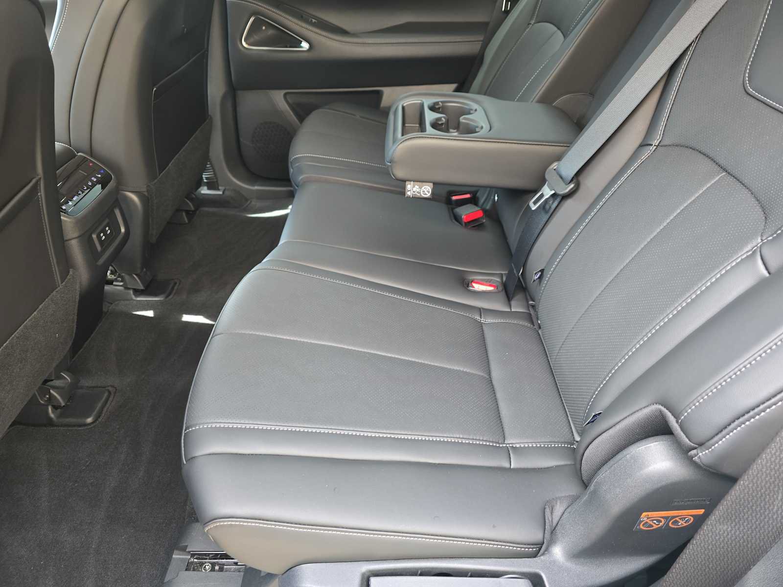 Certified 2026 INFINITI QX60 Luxe w/ Cargo Package FWD image 14