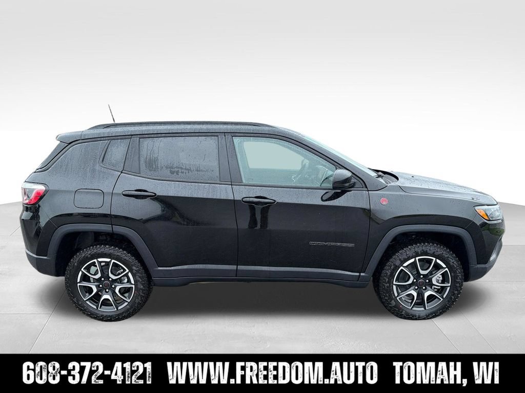 New 2026 Jeep Compass Trailhawk w/ Sun, Sound & Navigation Group AWD/4WD image 6