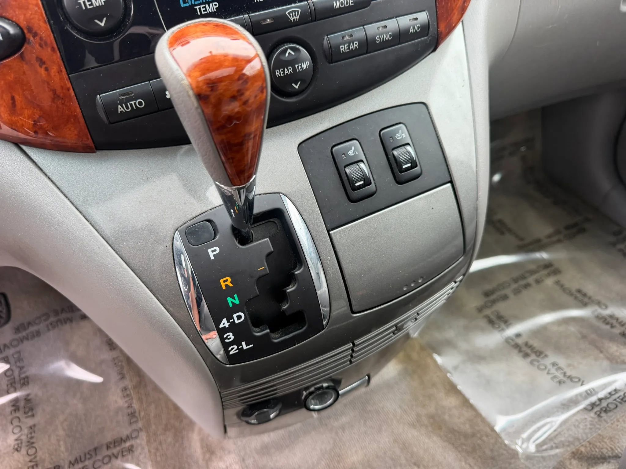 Used 2006 Toyota Sienna XLE Limited image 31