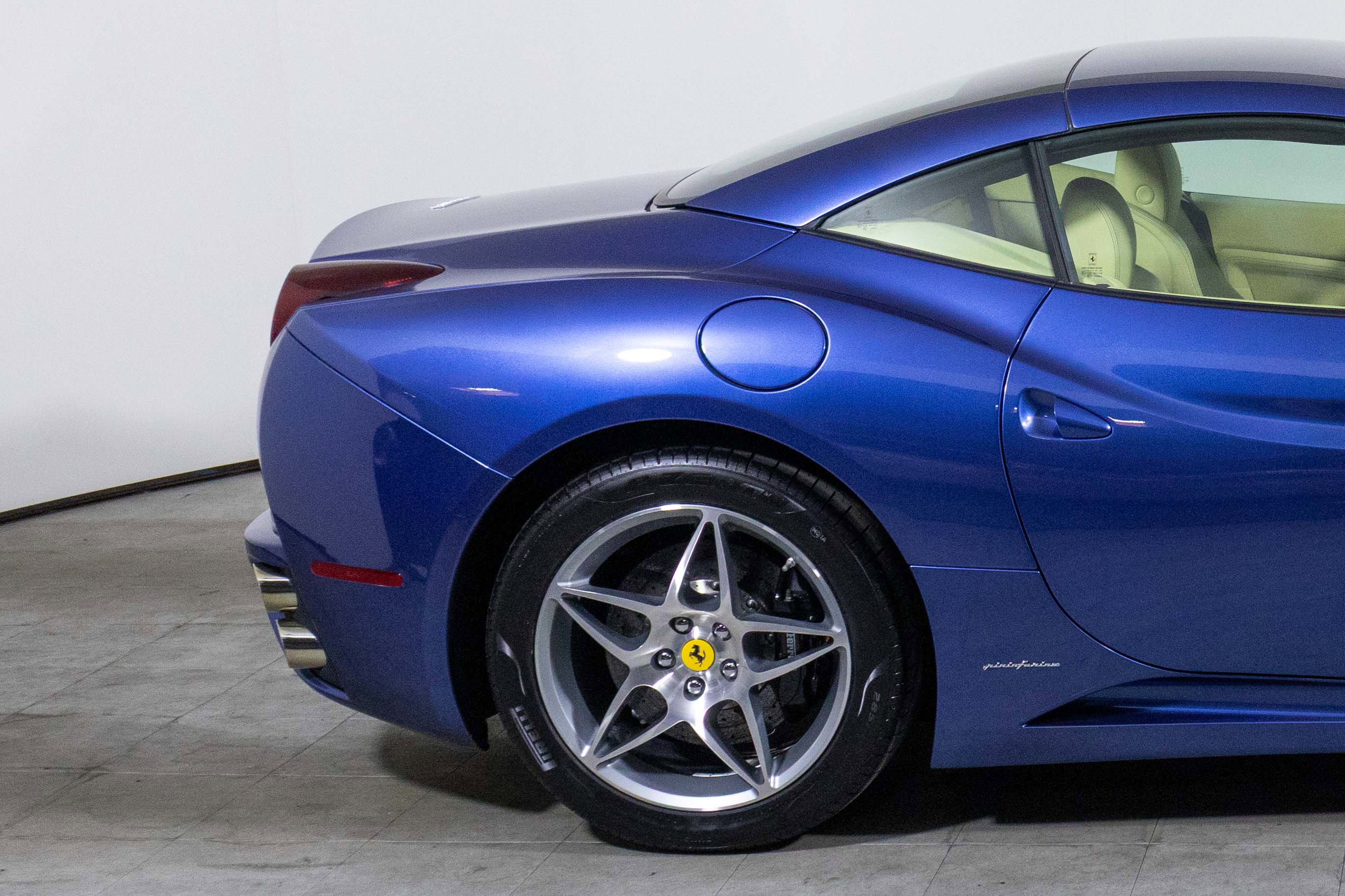 Used 2010 Ferrari California image 19