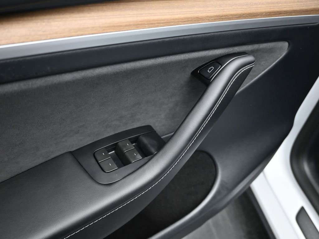 Used 2024 Tesla Model Y Long Range image 9