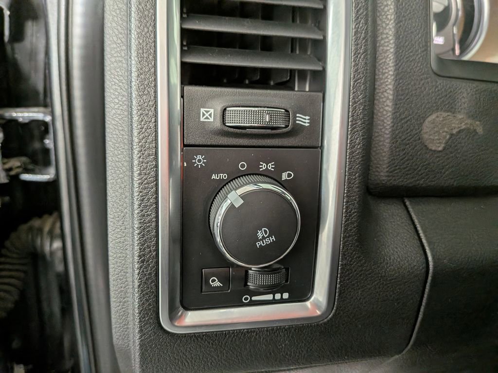 Used 2017 RAM 1500 Limited image 17