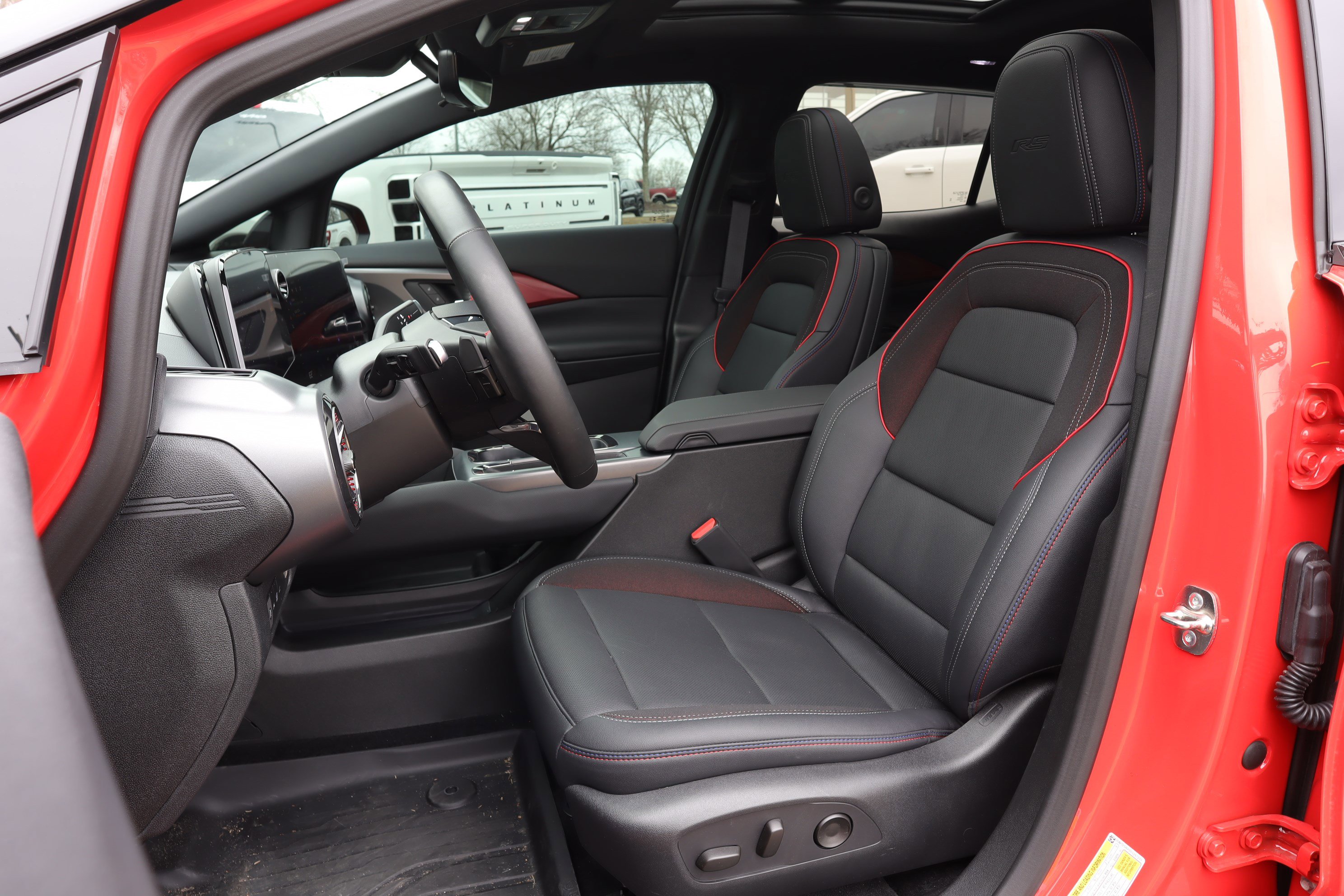 Used 2025 Chevrolet Equinox EV RS w/ Convenience Package II image 8