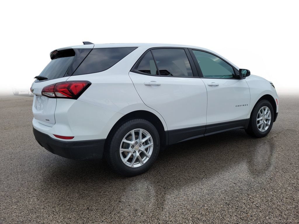 Used 2023 Chevrolet Equinox LS w/ LS Convenience Package AWD/4WD image 4