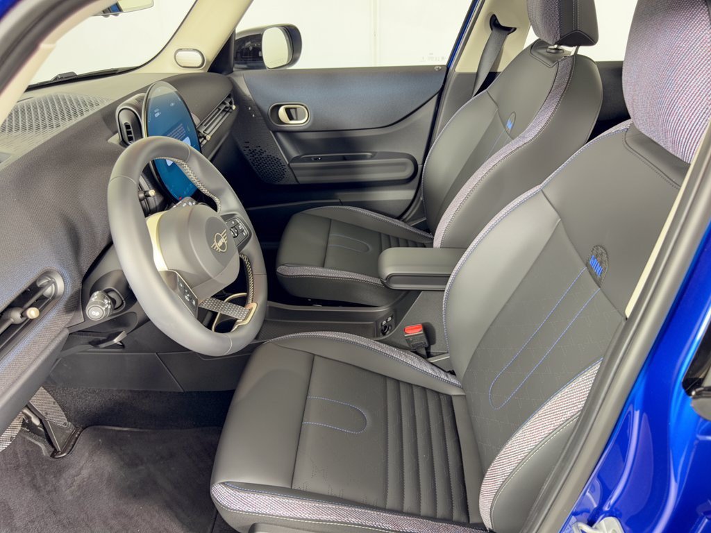 Certified 2025 MINI Cooper 4-Door Hardtop FWD image 5