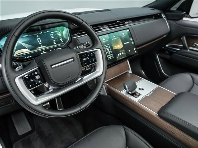 Used 2025 Land Rover Range Rover SE image 16