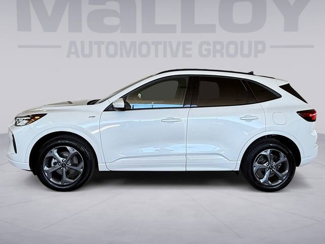 Certified 2024 Ford Escape ST-Line Select AWD/4WD image 2