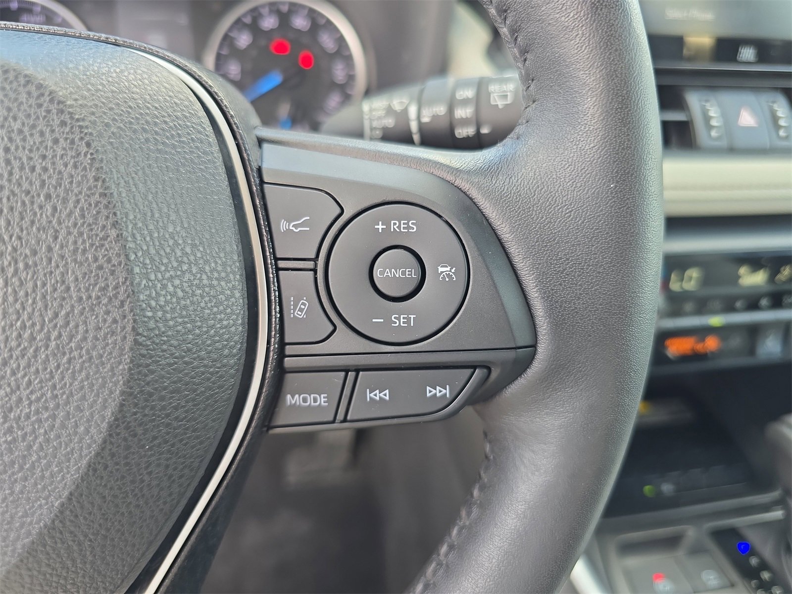 Used 2021 Toyota RAV4 XLE Premium image 24