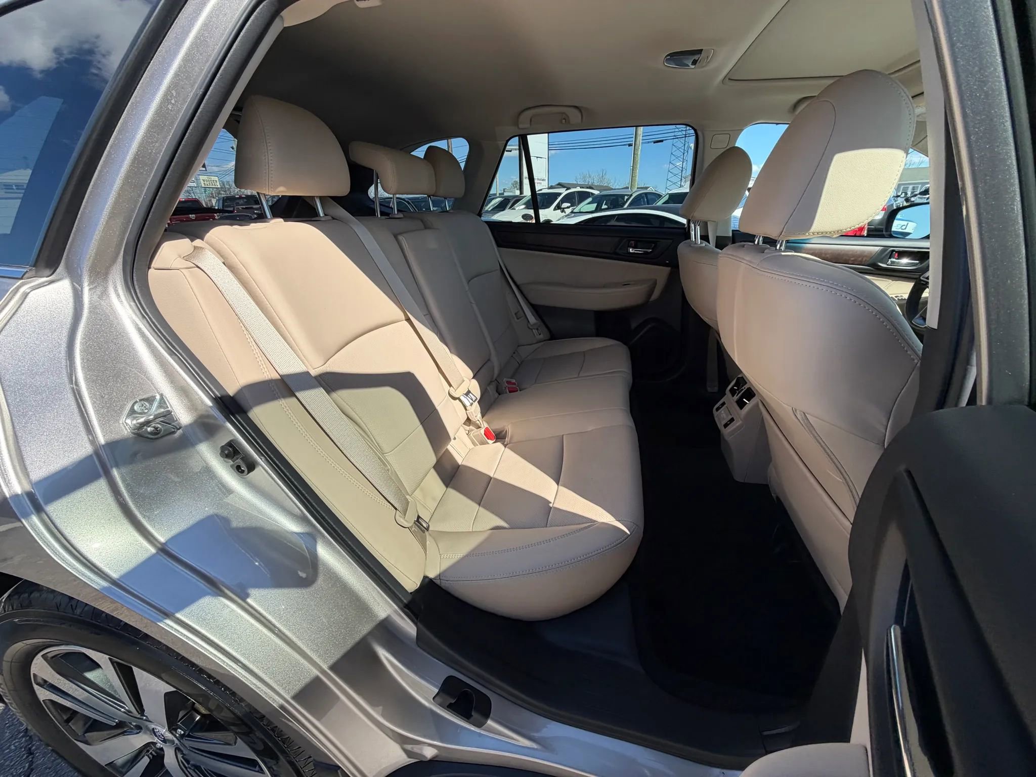 Used 2018 Subaru Outback 2.5i Limited AWD/4WD image 13