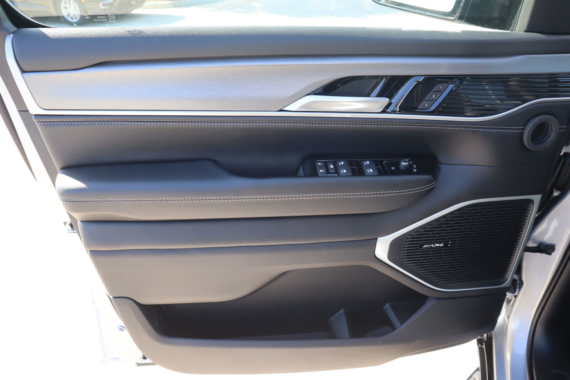 New 2026 Jeep Grand Wagoneer 4WD image 18