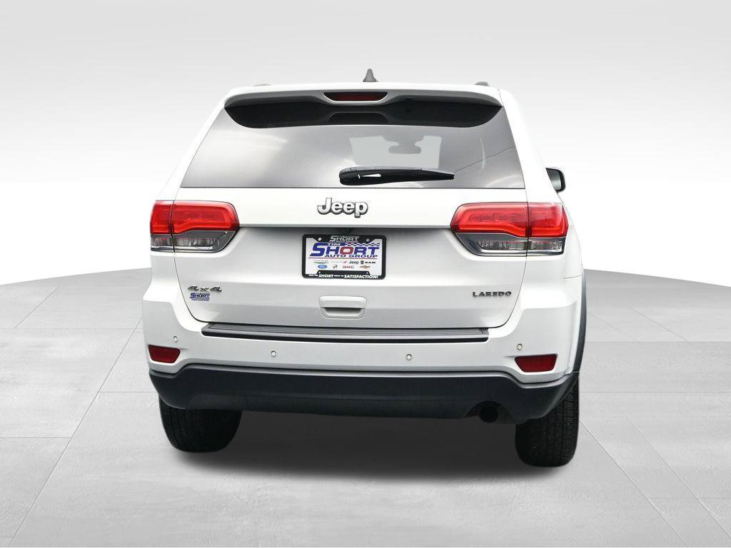 Used 2019 Jeep Grand Cherokee Laredo w/ Security & Convenience Group AWD/4WD image 4