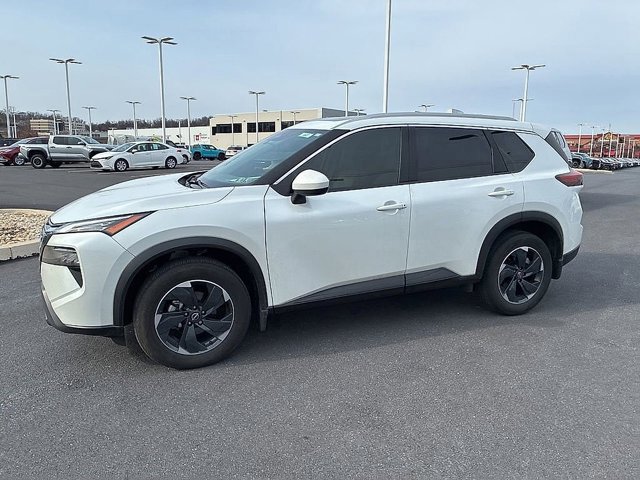 Used 2024 Nissan Rogue SV w/ SV Premium Package image 12