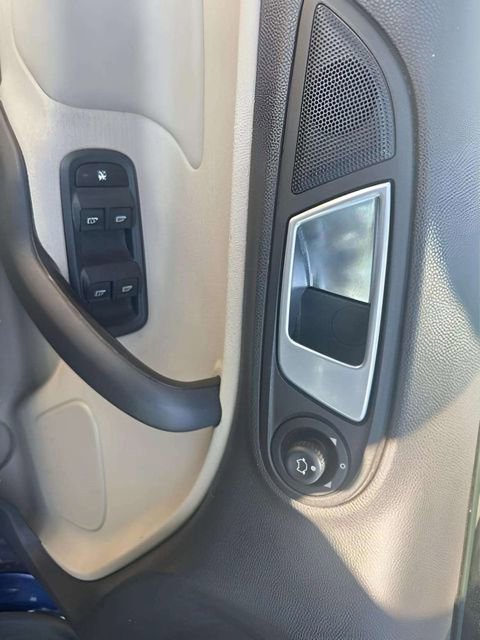 Used 2016 Ford Fiesta SE FWD image 5