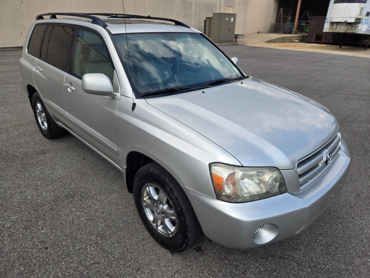 Used 2005 Toyota Highlander 2WD V6 w/ 3rd Row image 14
