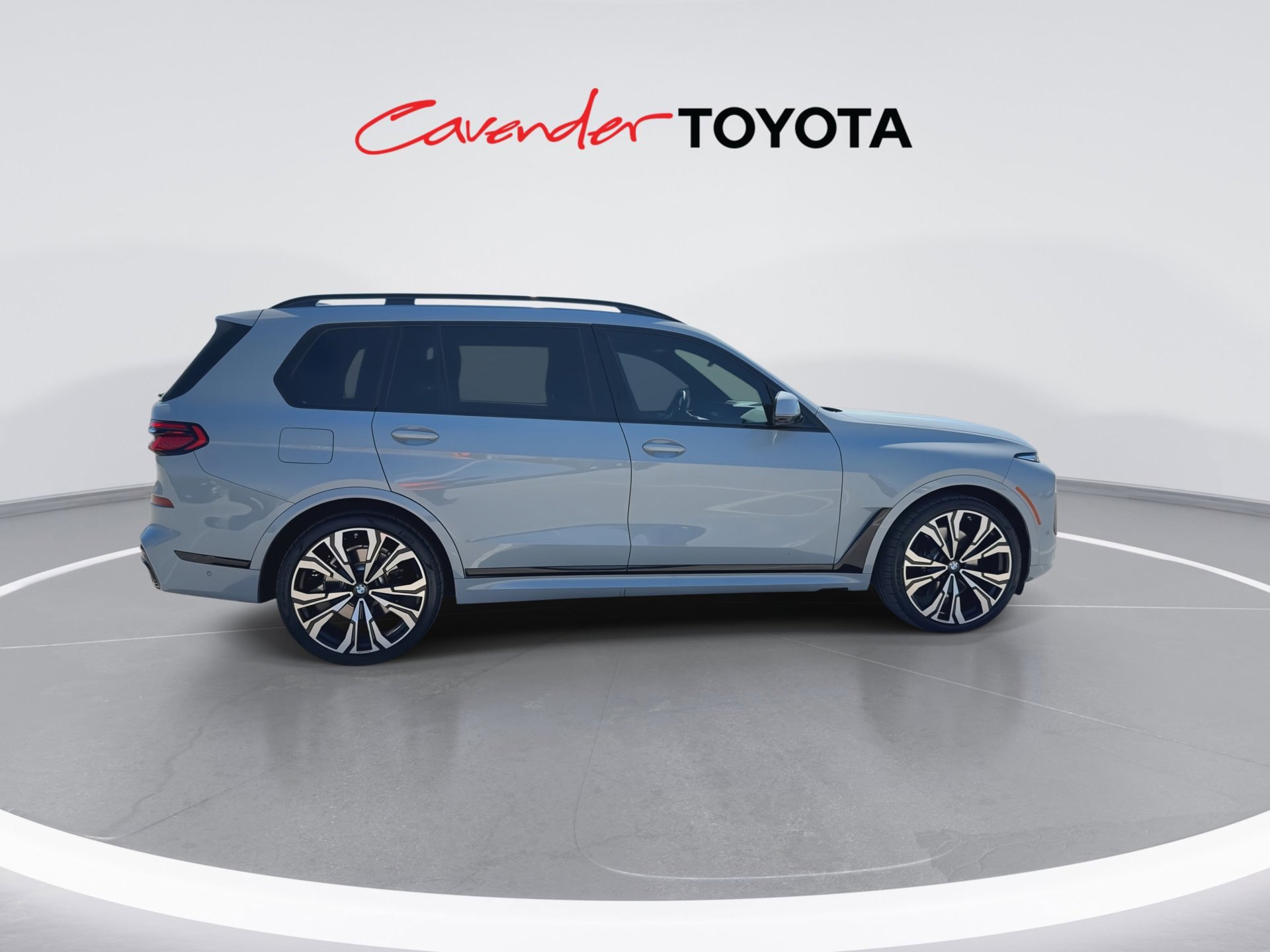 Used 2023 BMW X7 xDrive40i w/ Executive Package image 9