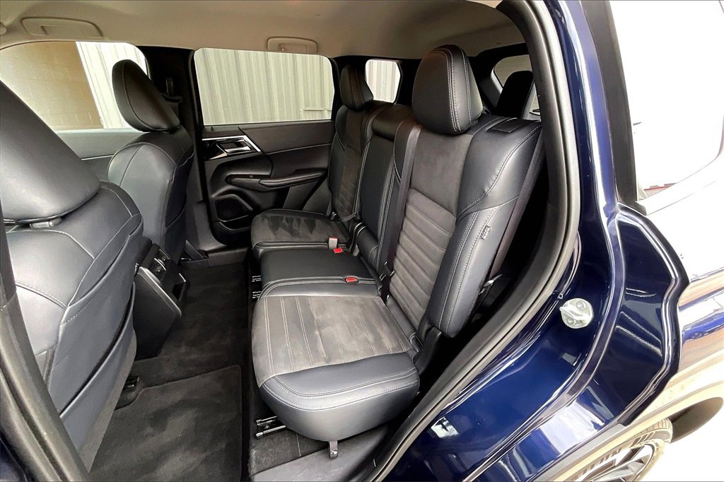 Used 2024 Mitsubishi Outlander SE Black Edition image 25