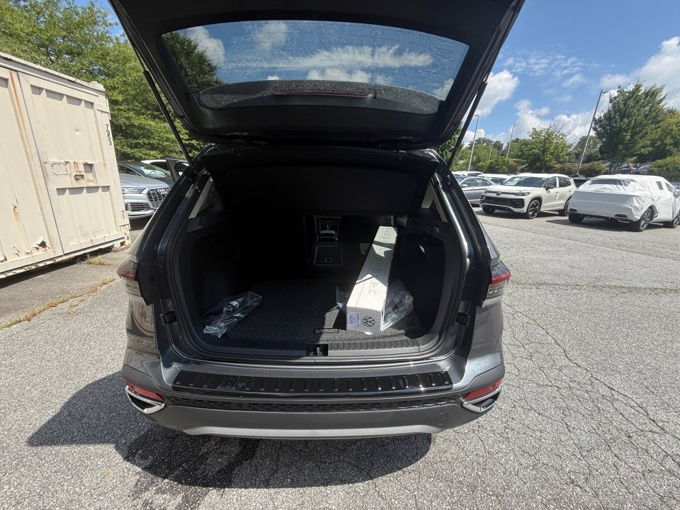 New 2025 Volkswagen Taos SEL image 15