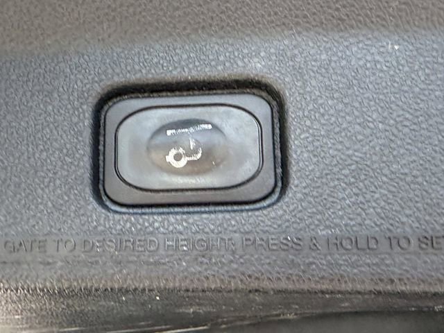 Used 2018 Ford Explorer Limited image 16