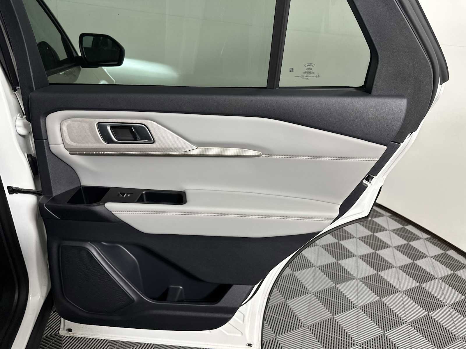 New 2025 Ford Explorer Active w/ Active Comfort Package image 14