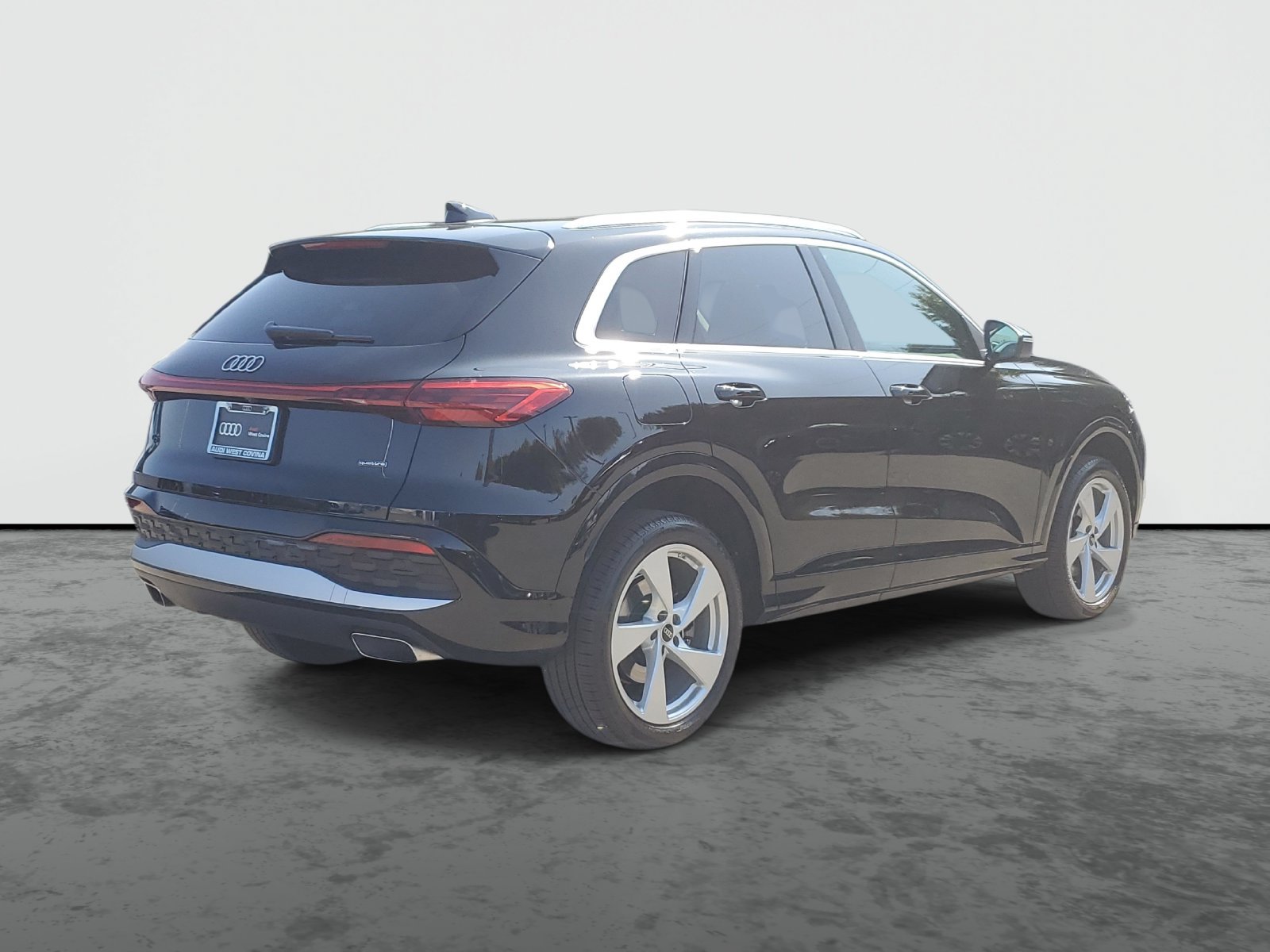 Used 2025 Audi Q5 Premium w/ Premium Plus AWD/4WD image 4