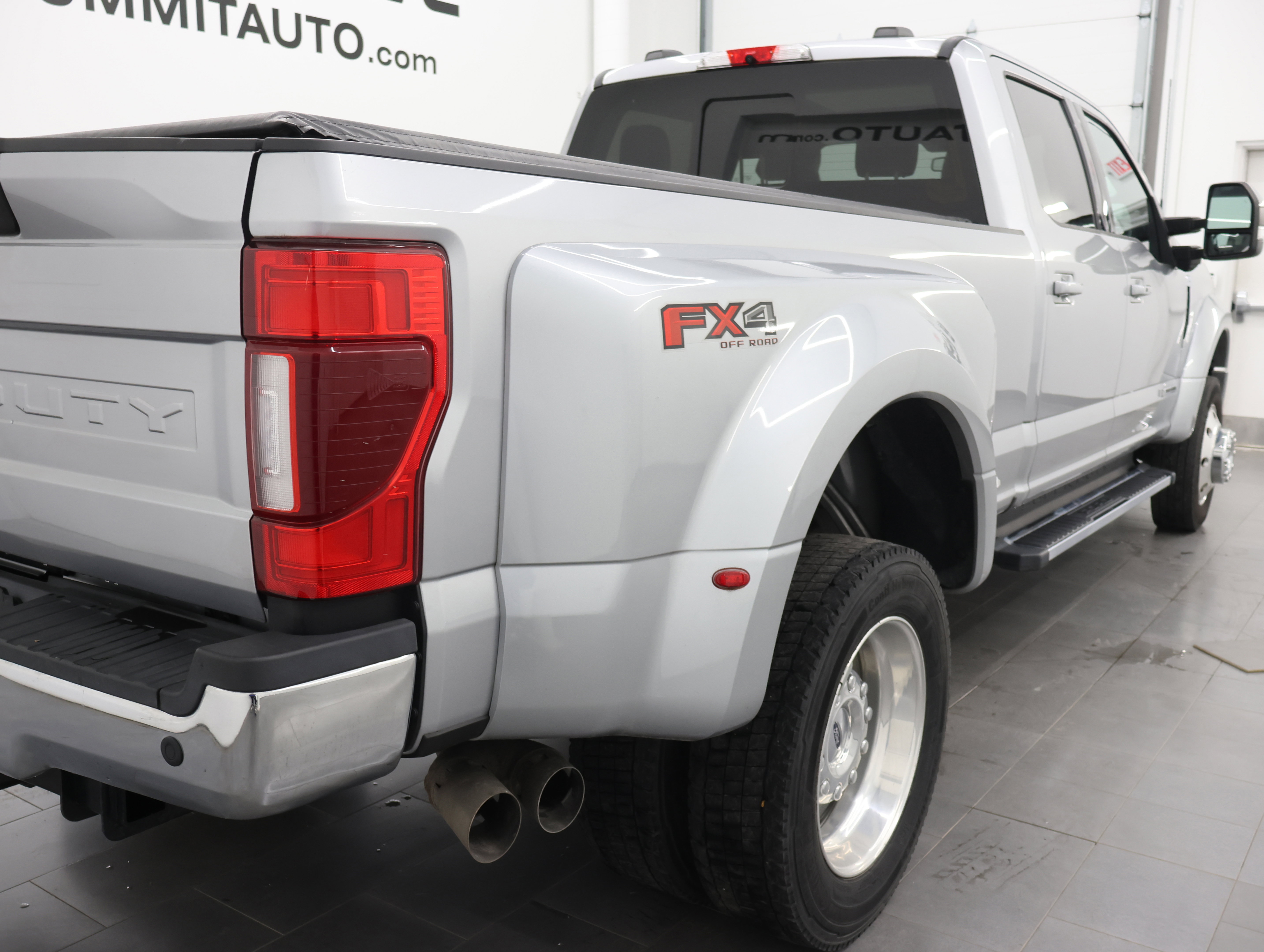 Used 2022 Ford F450 Lariat w/ Lariat Ultimate Package AWD/4WD image 4