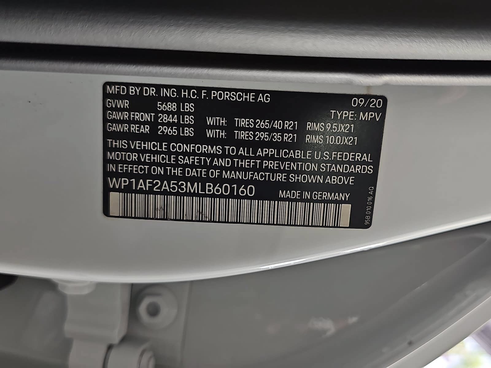 Used 2021 Porsche Macan Turbo AWD/4WD image 31