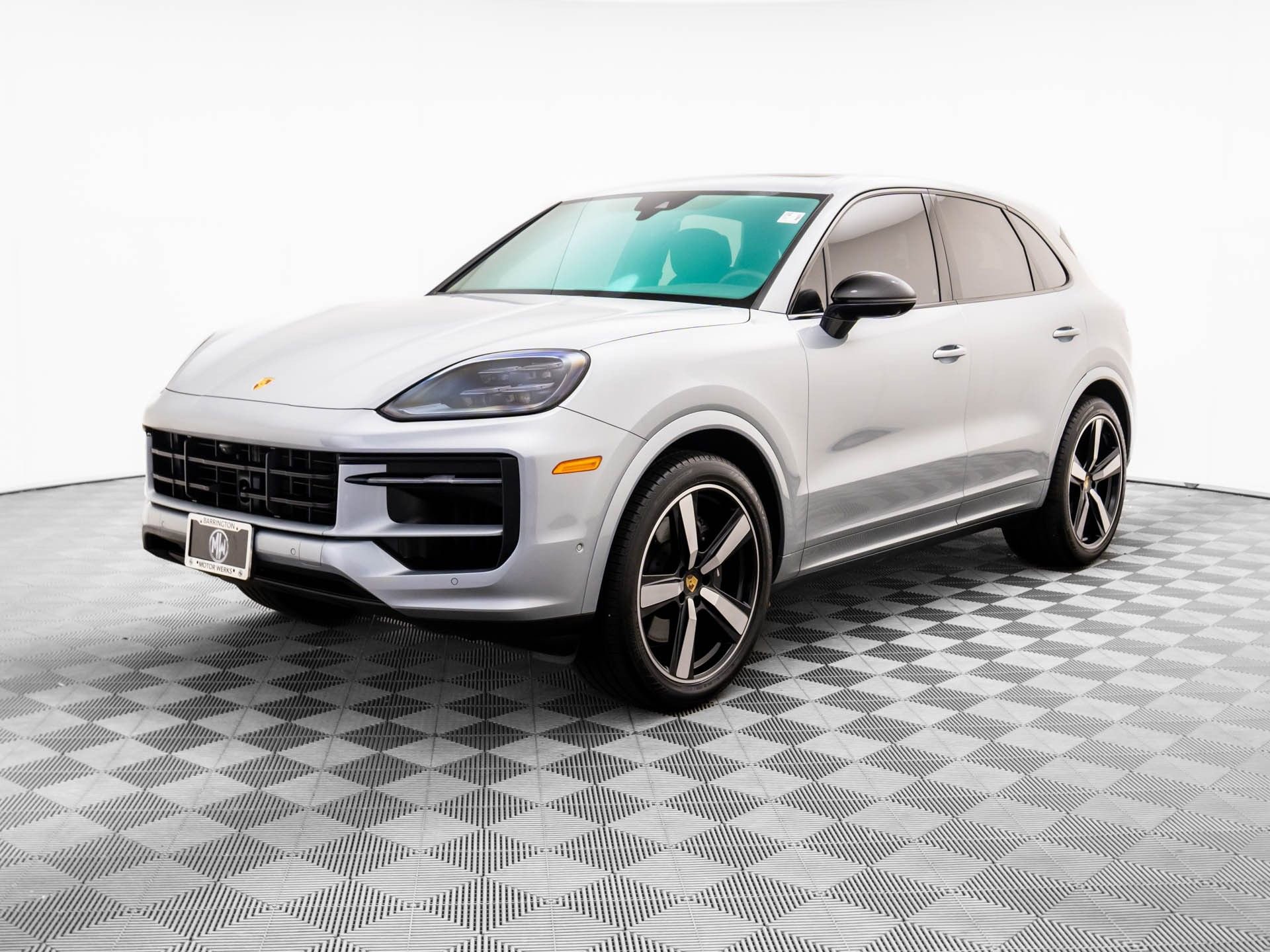 Certified 2024 Porsche Cayenne image 1