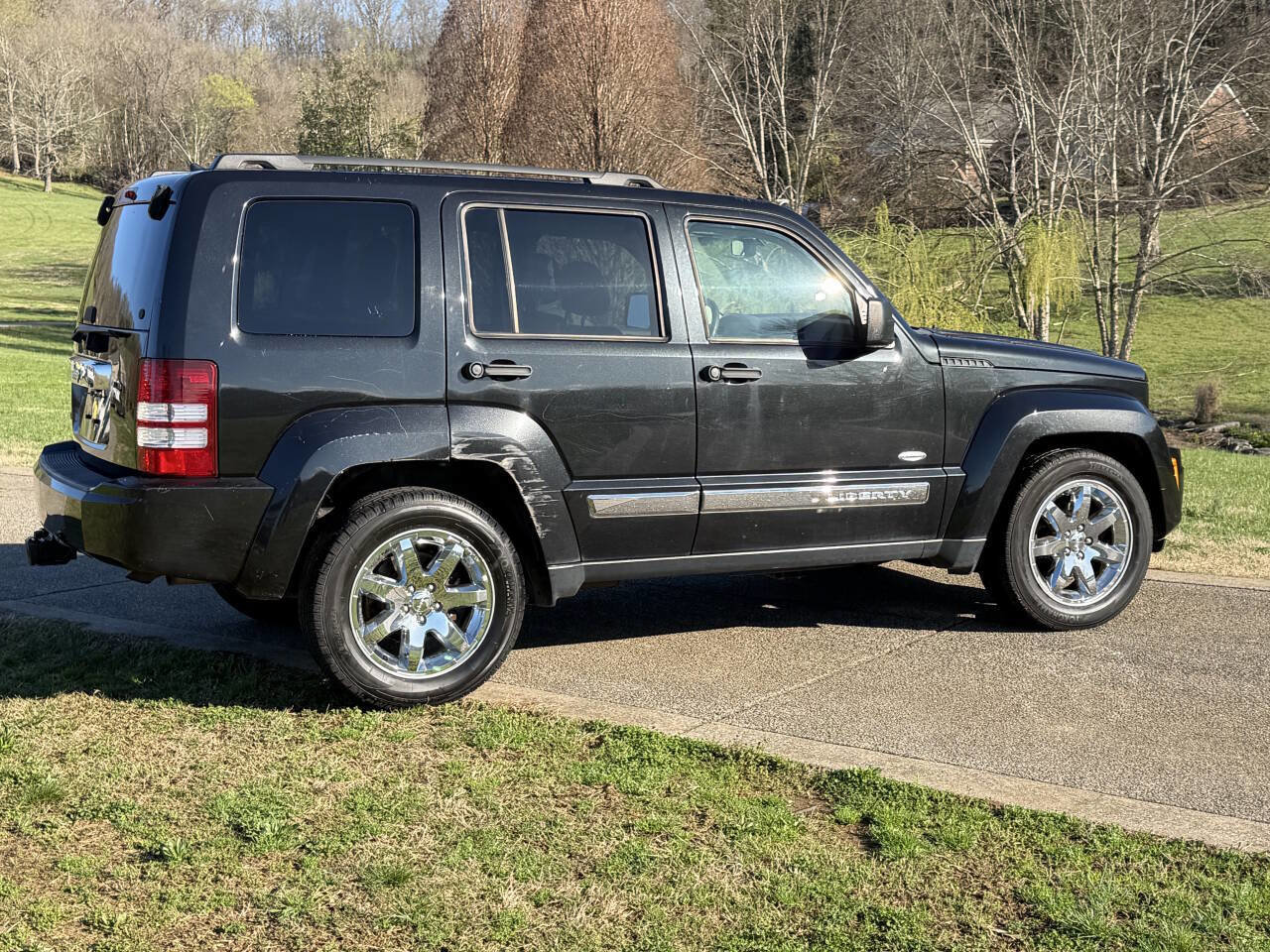 Used 2012 Jeep Liberty Sport image 10