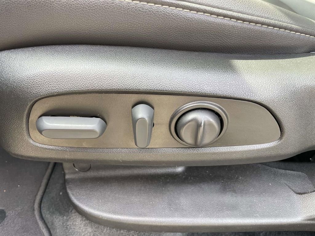 Used 2023 Chevrolet Traverse LT AWD/4WD image 14