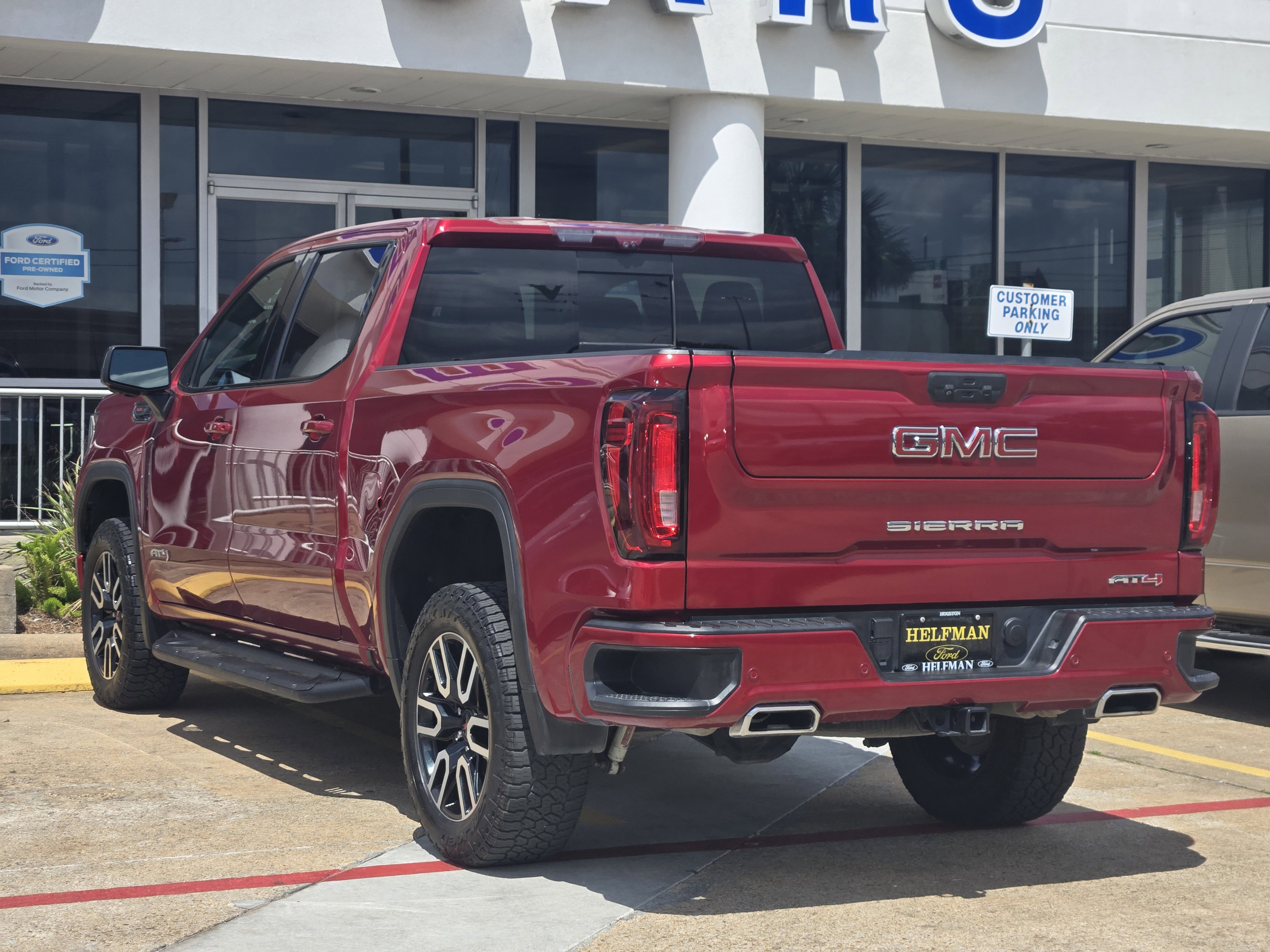 Used 2022 GMC Sierra 1500 AT4 w/ AT4 Premium Package image 4