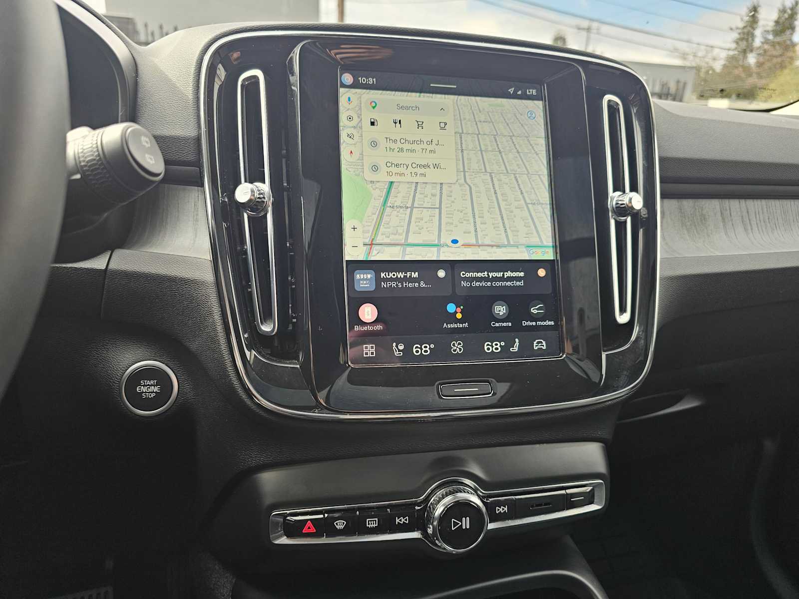 Certified 2024 Volvo XC40 B5 Plus w/ Climate Package image 28