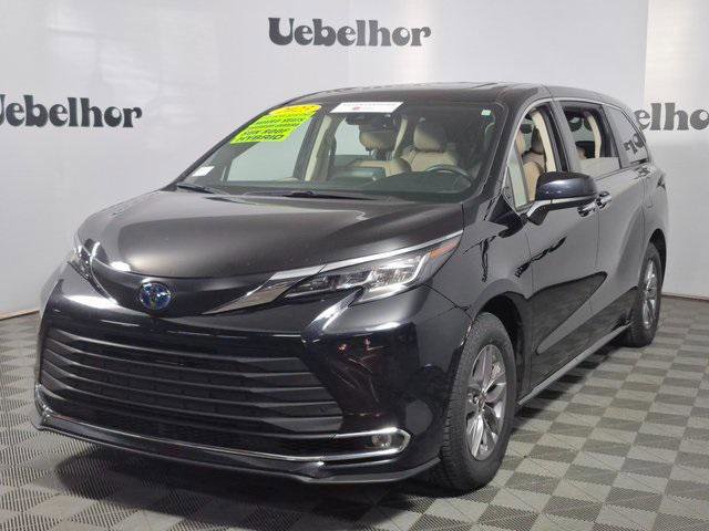 Certified 2023 Toyota Sienna XLE image 3