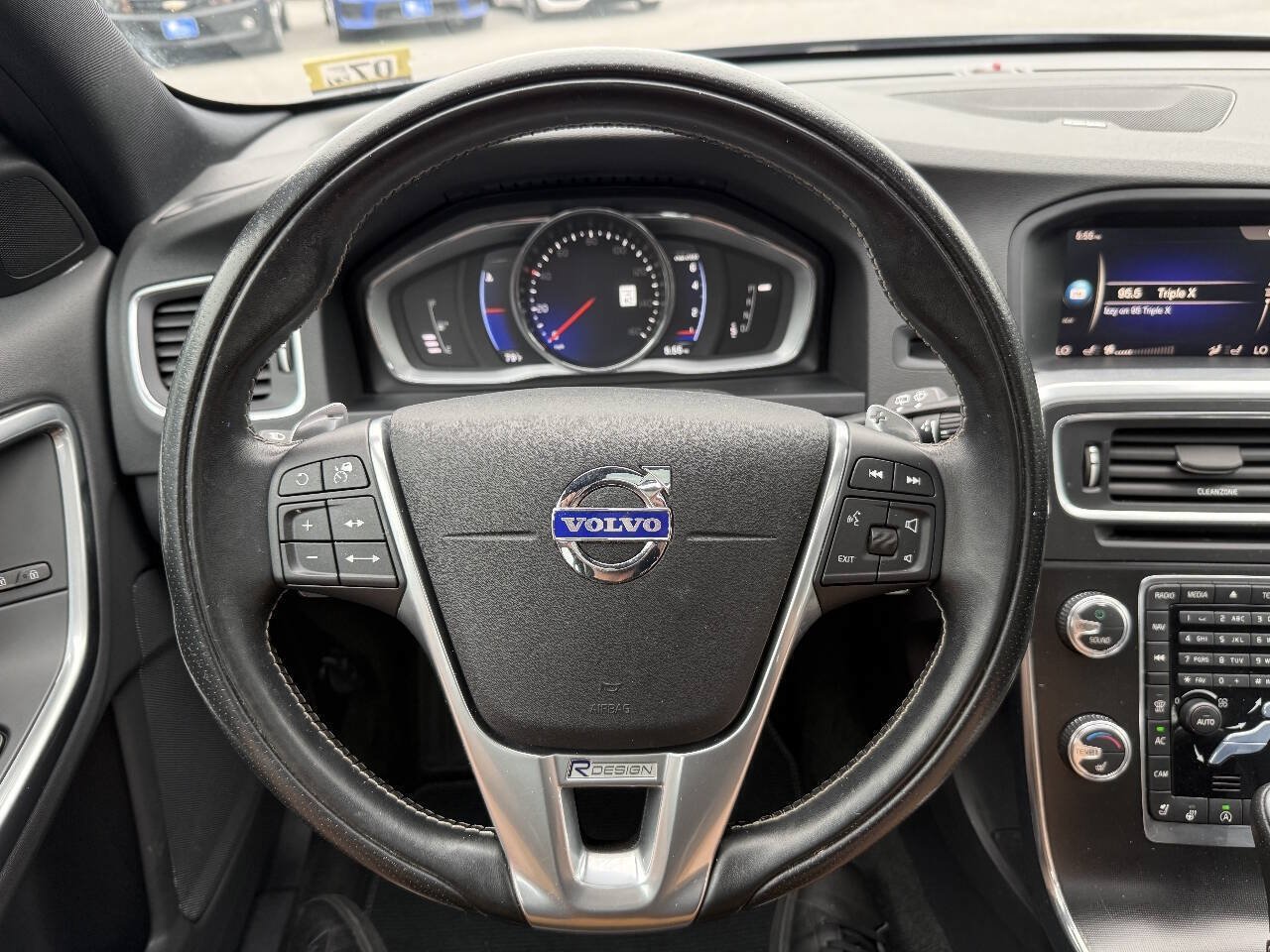 Used 2017 Volvo V60 T6 R-Design Platinum w/ Climate Package AWD/4WD image 22