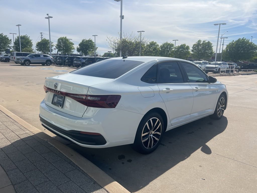 Used 2025 Volkswagen Jetta Sport image 3
