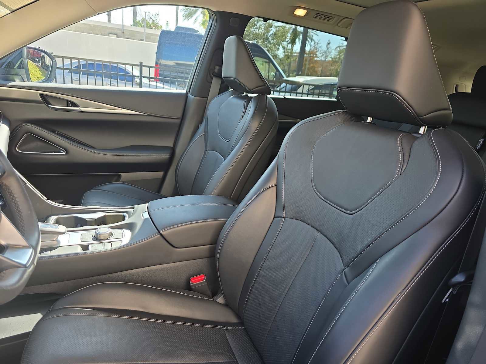 Certified 2025 INFINITI QX60 Luxe FWD image 16