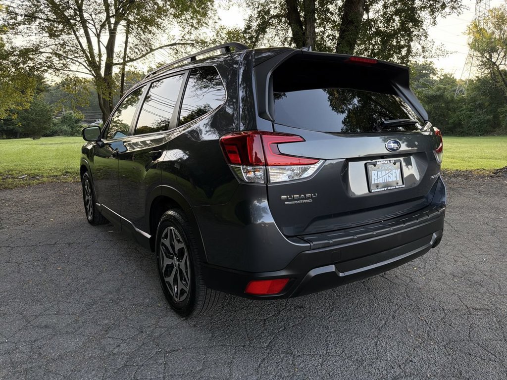 Certified 2023 Subaru Forester Premium AWD/4WD image 6