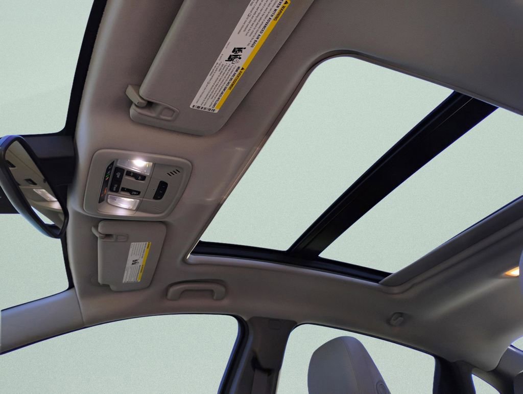 Used 2018 Chevrolet Malibu Premier w/ Premier Sun and Wheel Package image 24