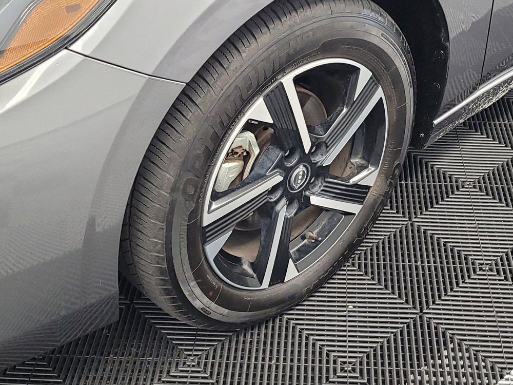 Used 2024 Nissan Sentra SV FWD image 31