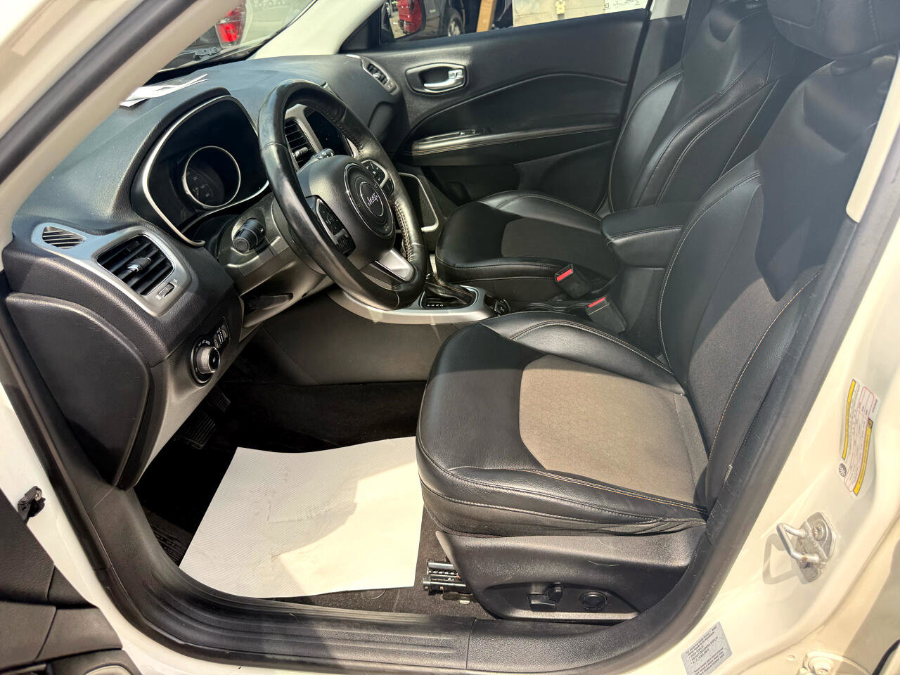 Used 2017 Jeep Compass Latitude w/ Popular Equipment Group image 24