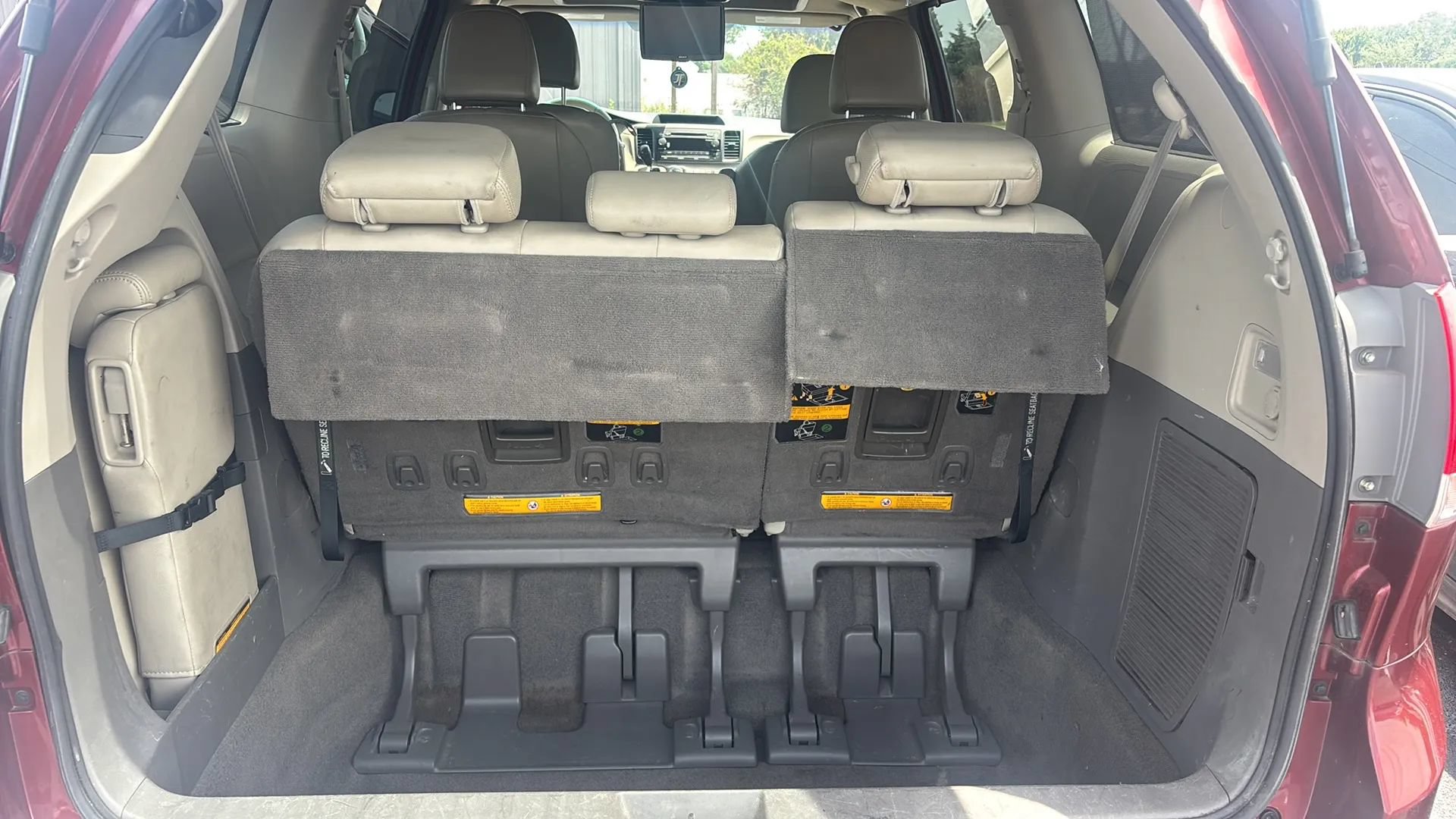 Used 2011 Toyota Sienna XLE FWD image 20
