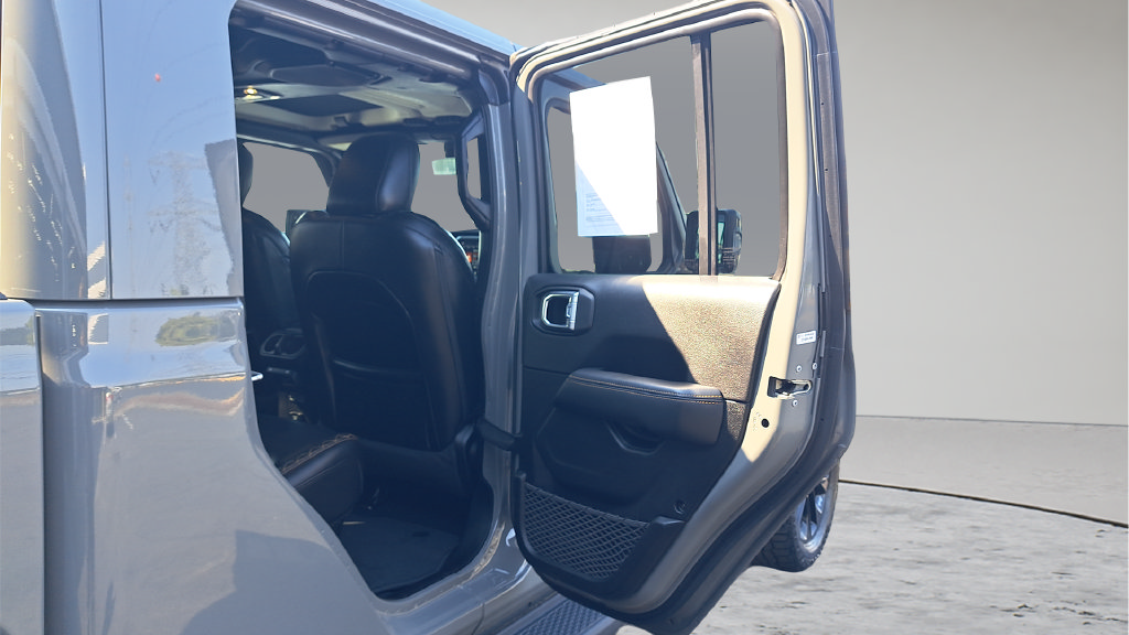 Used 2022 Jeep Gladiator Overland AWD/4WD image 13