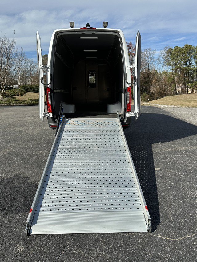 Used 2022 Mercedes-Benz Sprinter 3500 image 13