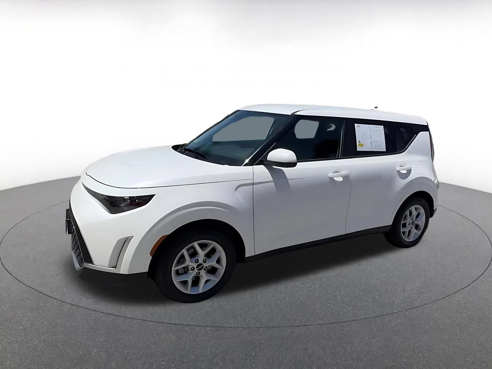 Used 2025 Kia Soul LX w/ LX Technology Package FWD image 8
