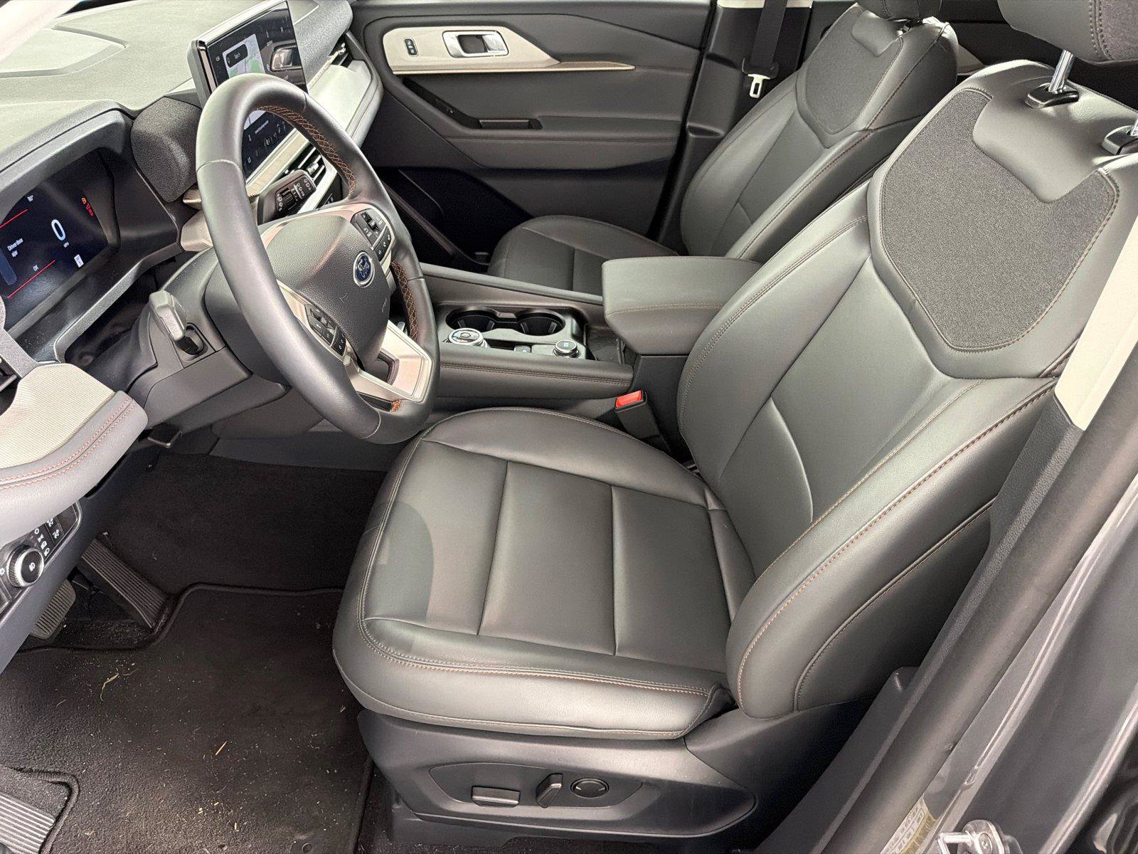 Used 2025 Ford Explorer Active w/ Active Comfort Package RWD image 9