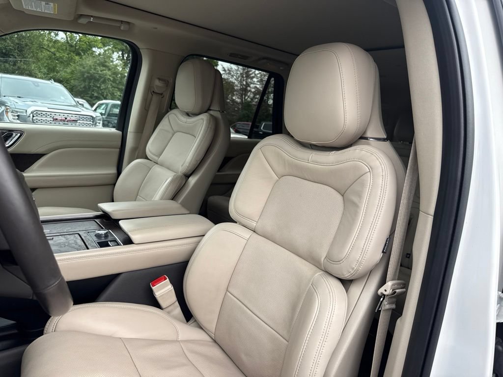 Used 2021 Lincoln Navigator Reserve w/ Luxury Package AWD/4WD image 19