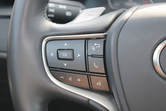 Certified 2024 Lexus ES 350 w/ Premium Package image 18